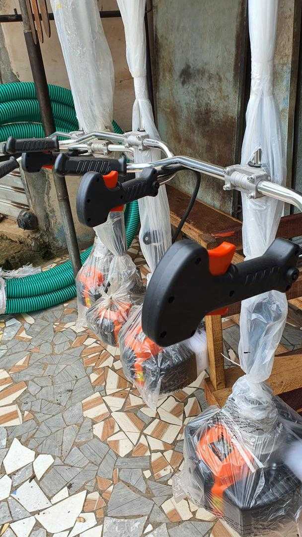  Débroussailleuse thermique 