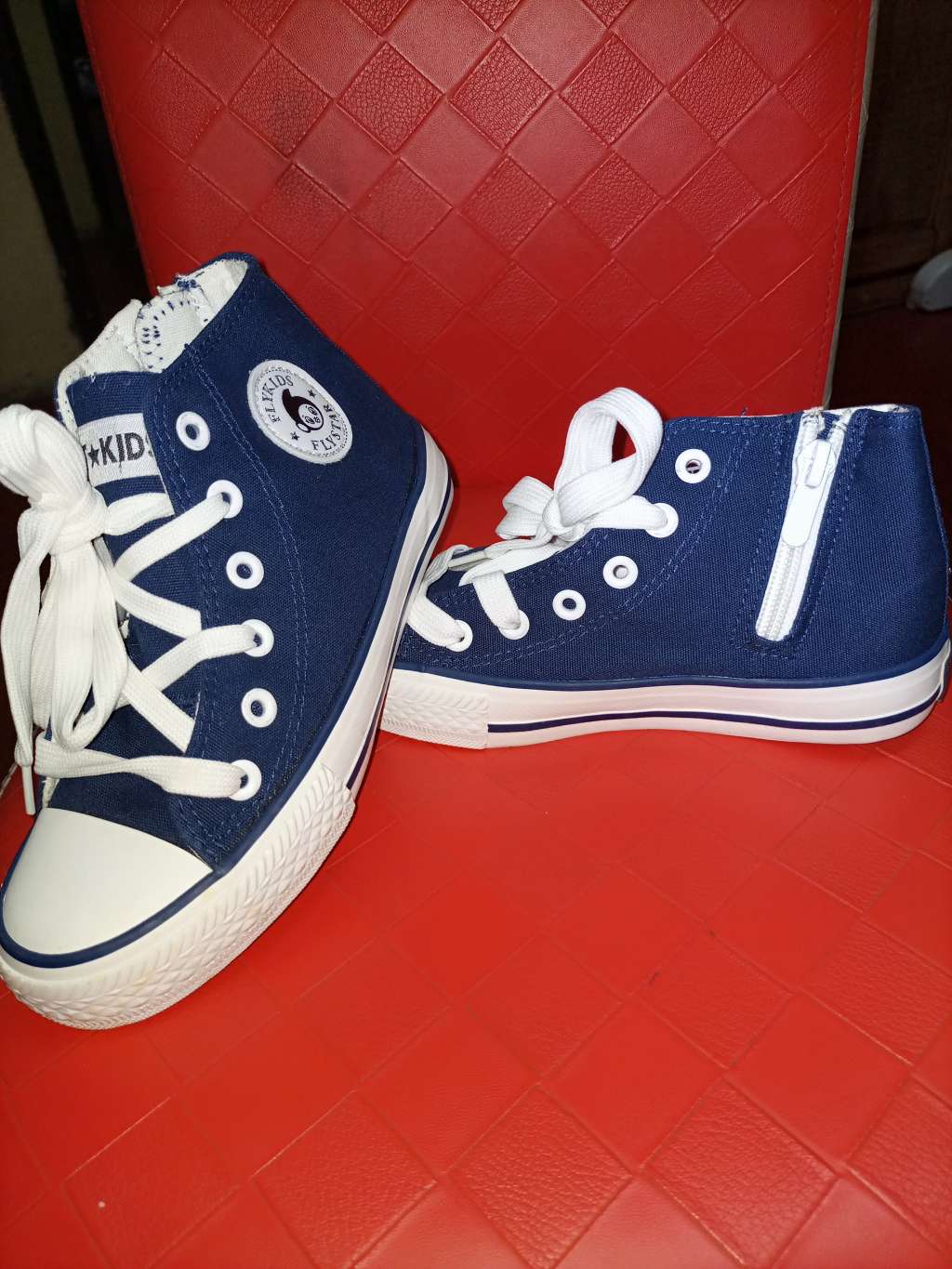  Les chaussures pour enfants et adultes