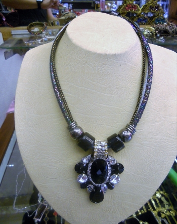  Collier perle noir