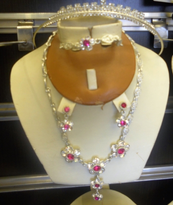  Collier à motif cristaux rouge, bleue