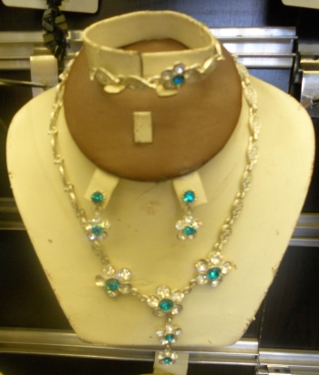  Collier à motif cristaux rouge, bleue