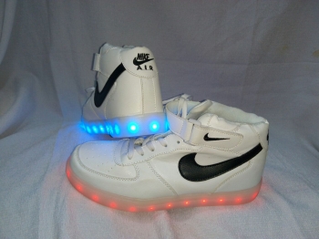  Tennis Lumière blanche pointure 41 à 44