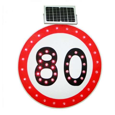  Des panneaux de signalisation lumineux solaires