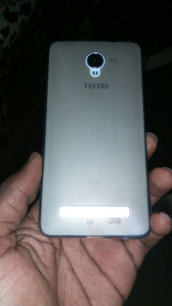  Cherche un iphone 5 pour troker avc mon tecno w4 a bon prix