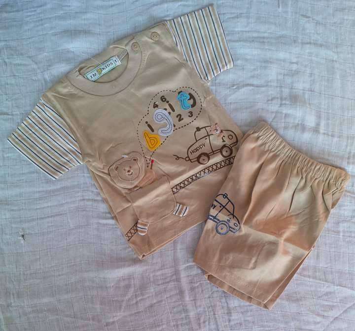  vêtement pour enfant