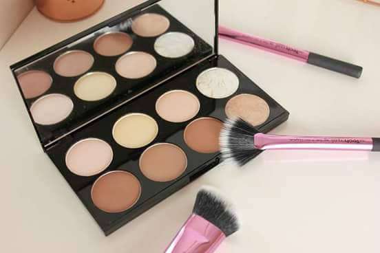  Plaque concealer HUDA BEAUTY