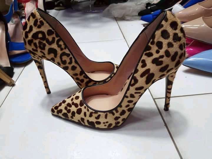  chaussures pour hommes et femmes 