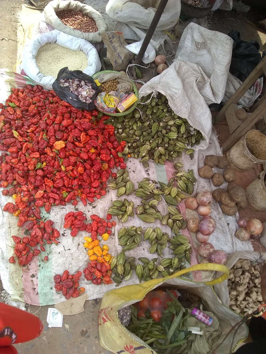  Combo, oignon, piment, riz, arachides, ail cube 