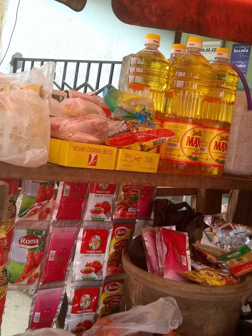  Huile mayor, tomate en sachet, epices