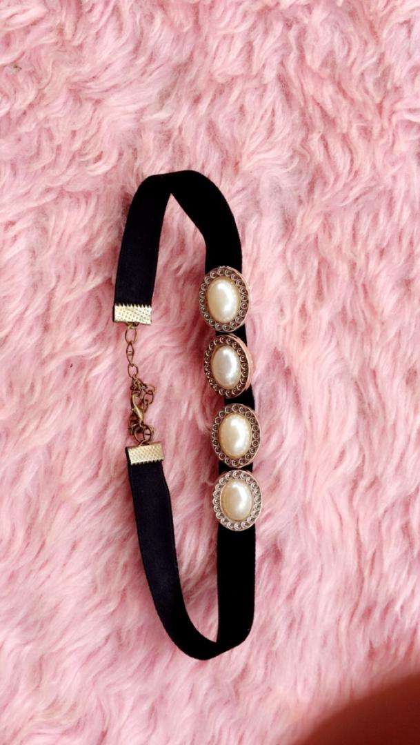  Boucles d'oreilles, bracelets