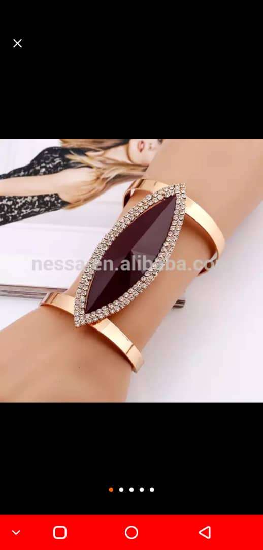 Bracelet
