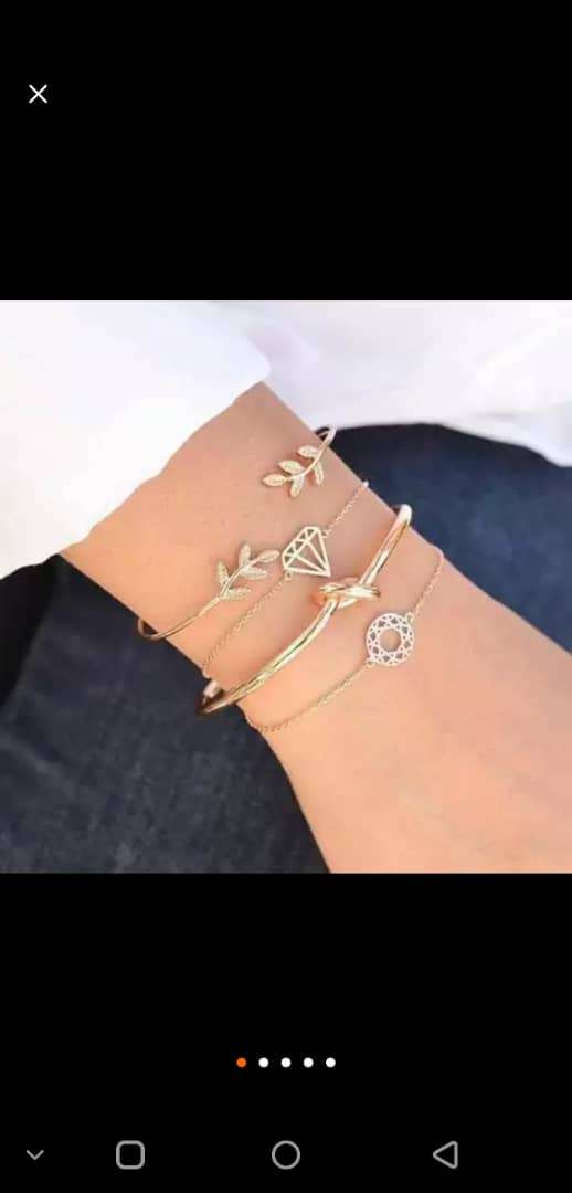  Bracelet
