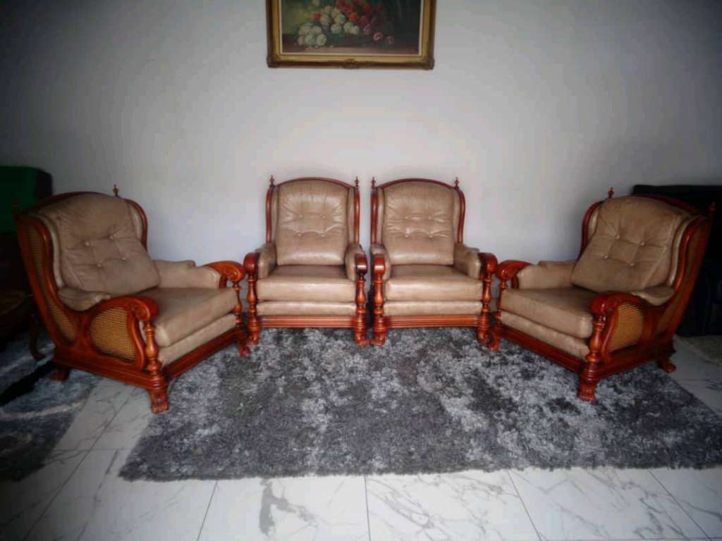  Salon louis witton,  100% cuir