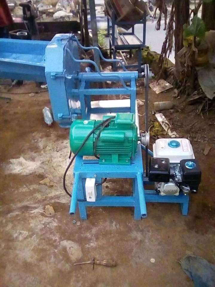  Machine à écraser deux moteur( essence et courant) 