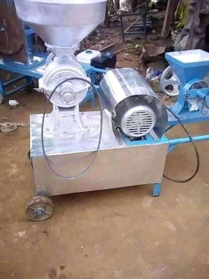  Machine à écraser avec un moteur
