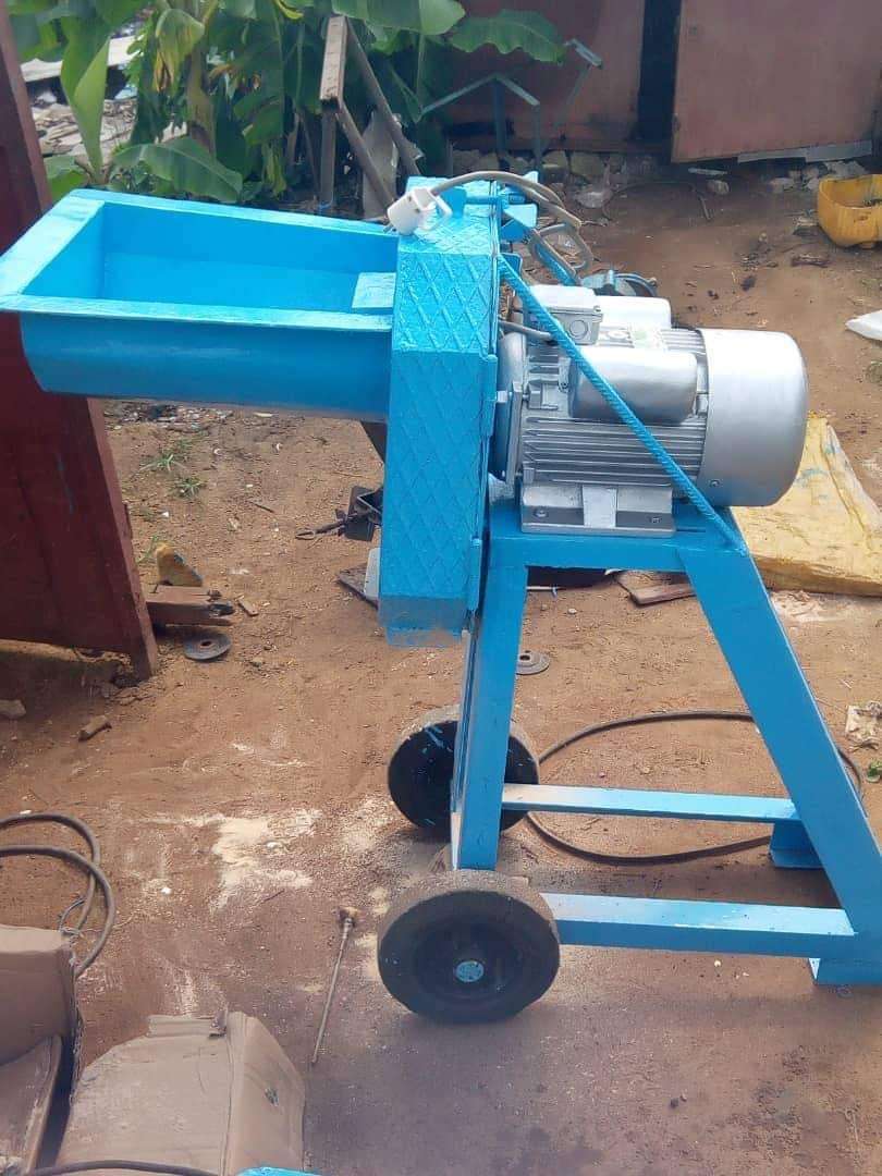  Machine à écraser avec moteur à courant 
