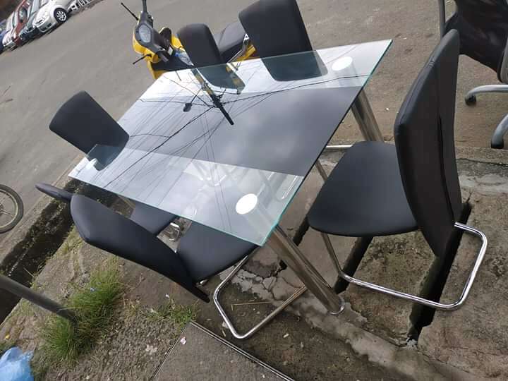  Sale à mangé complète 