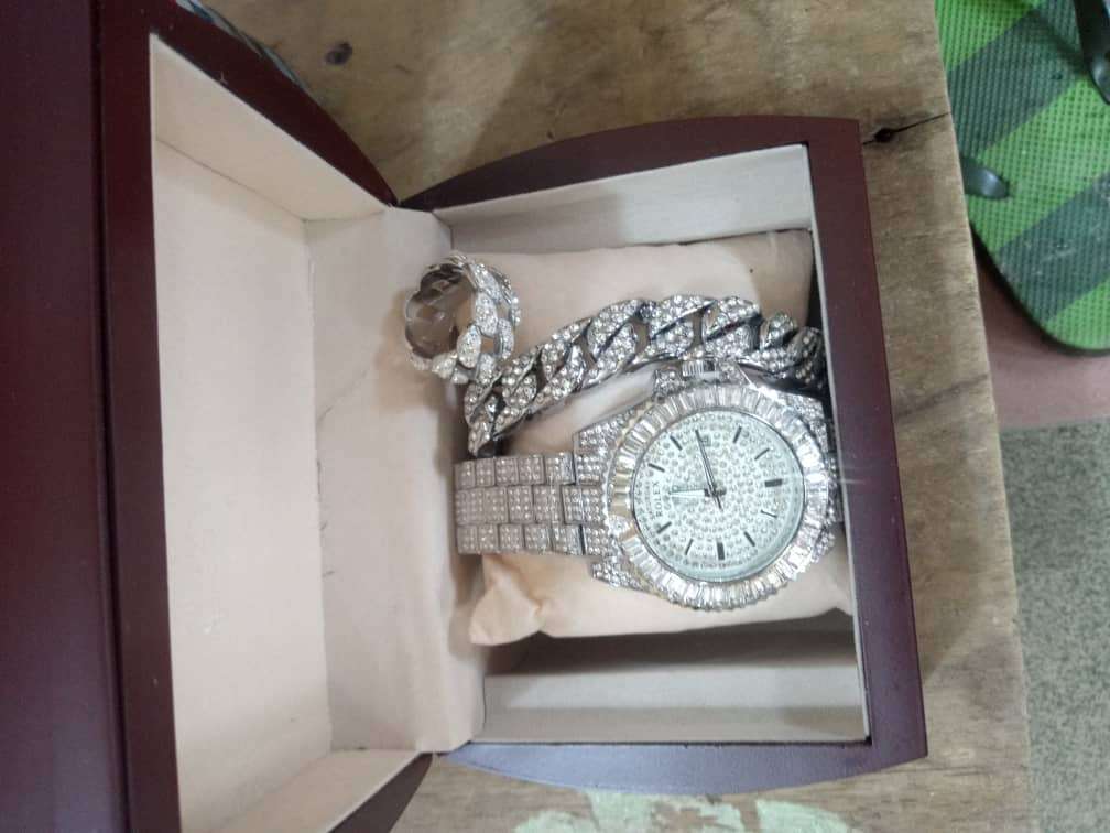  ensemble montres+Bijoux 