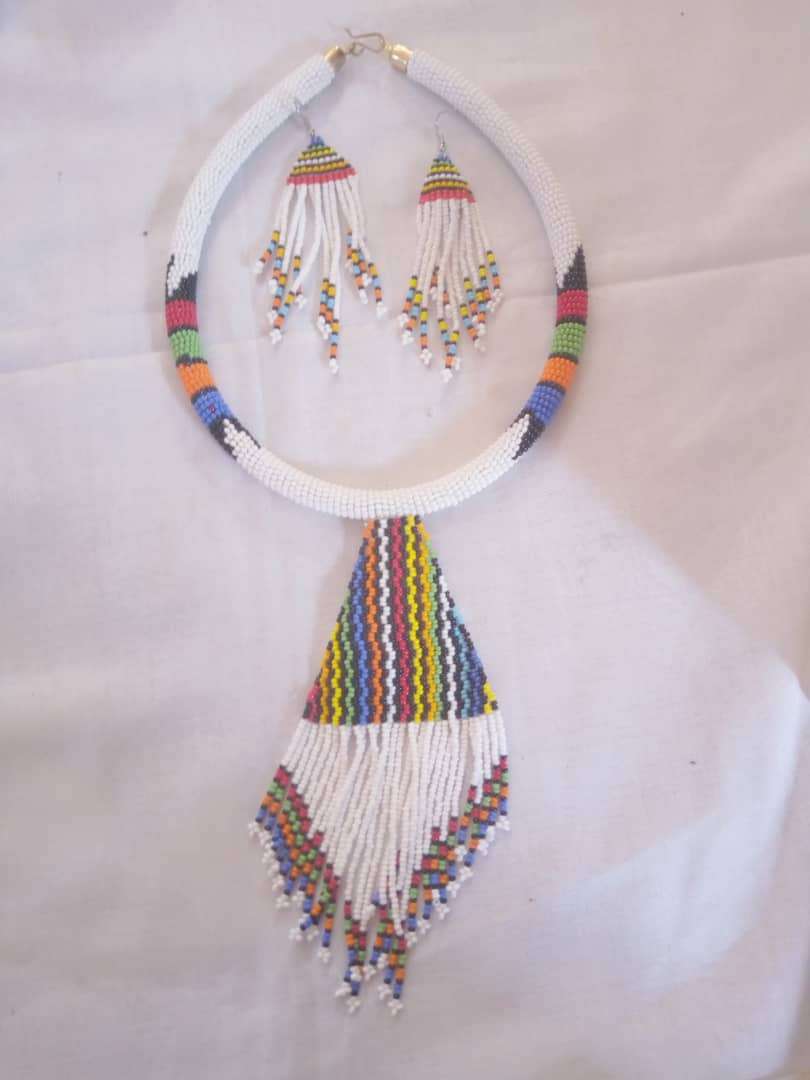  chaîne afritude collier boucles.