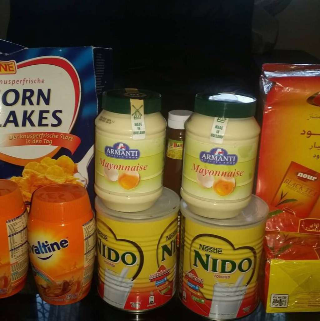  Ovaltine;thé; corn flakes; mayonnaise armantine;  lait nido 