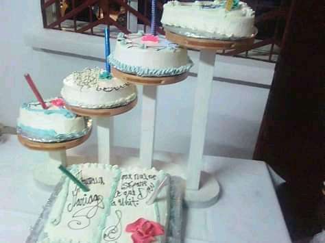  Gâteau d'anniversaire,  et de mariage. Disponible.