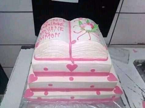  Gâteau d'anniversaire,  et de mariage. Disponible.