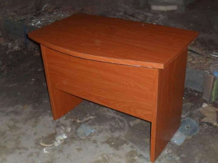  Petit bureau sans tiroir