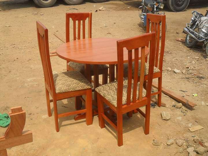  Salle à mangé de 4 place