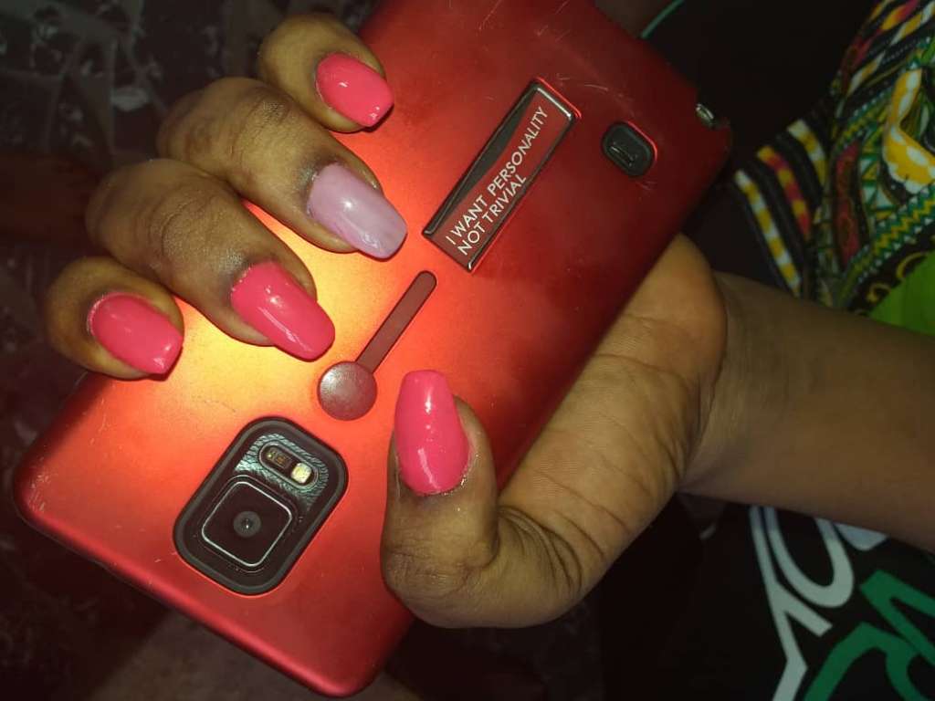  Nails