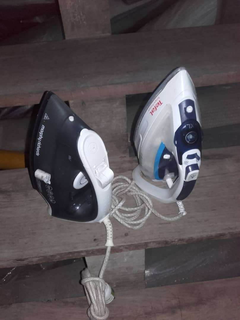  2 Fers à repasser