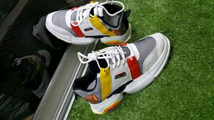  Vetements chaussures