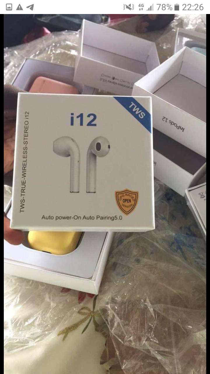  Écouteurs bluetooth i12