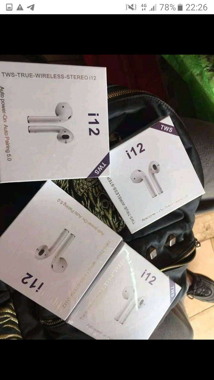  Écouteurs bluetooth i12