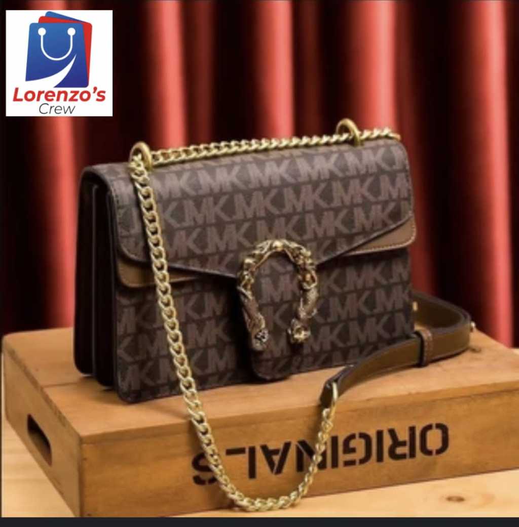  Des sacs, des shaussures, des ustensiles de cuisine, des vêtements 