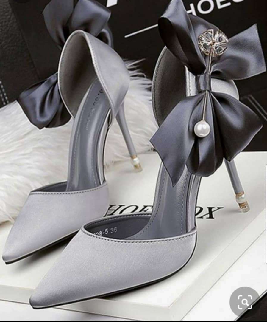  Layette ,vêtements , chaussures et accessoires hommes, femmes et enfants
