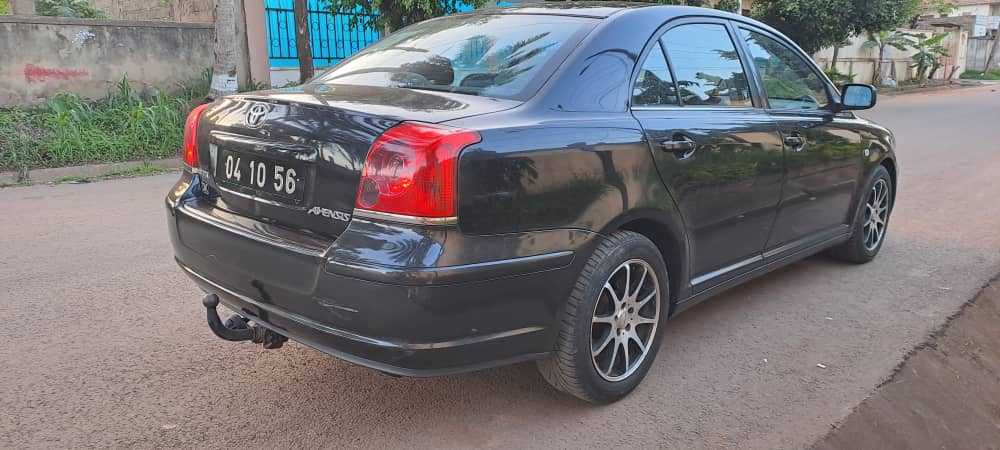  Avensis 2005