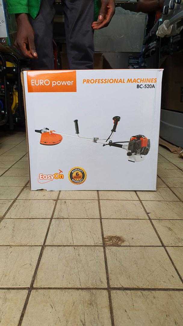  Débroussailleuse thermique 