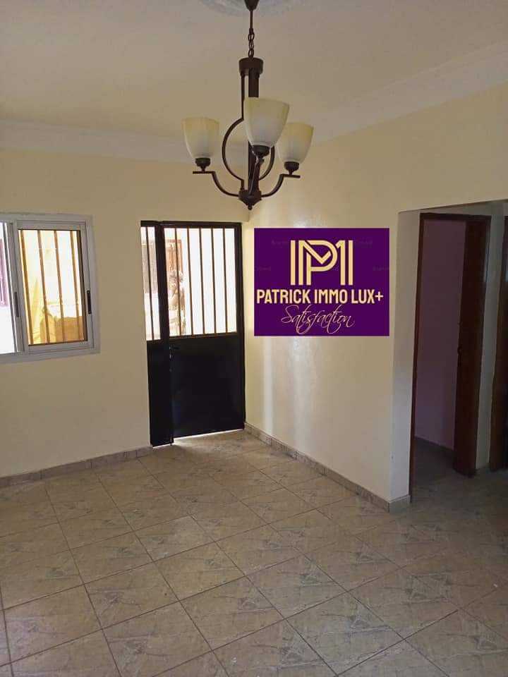  Studio Moderne à louer à Ngousso