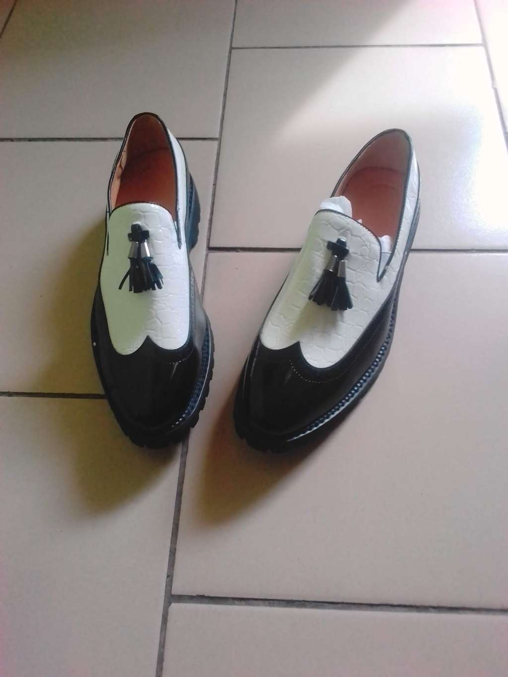  chaussures, perruques,serres ventre bref tout pour vous sublimer