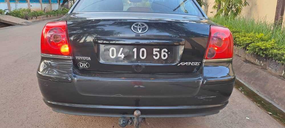  Avensis 2005