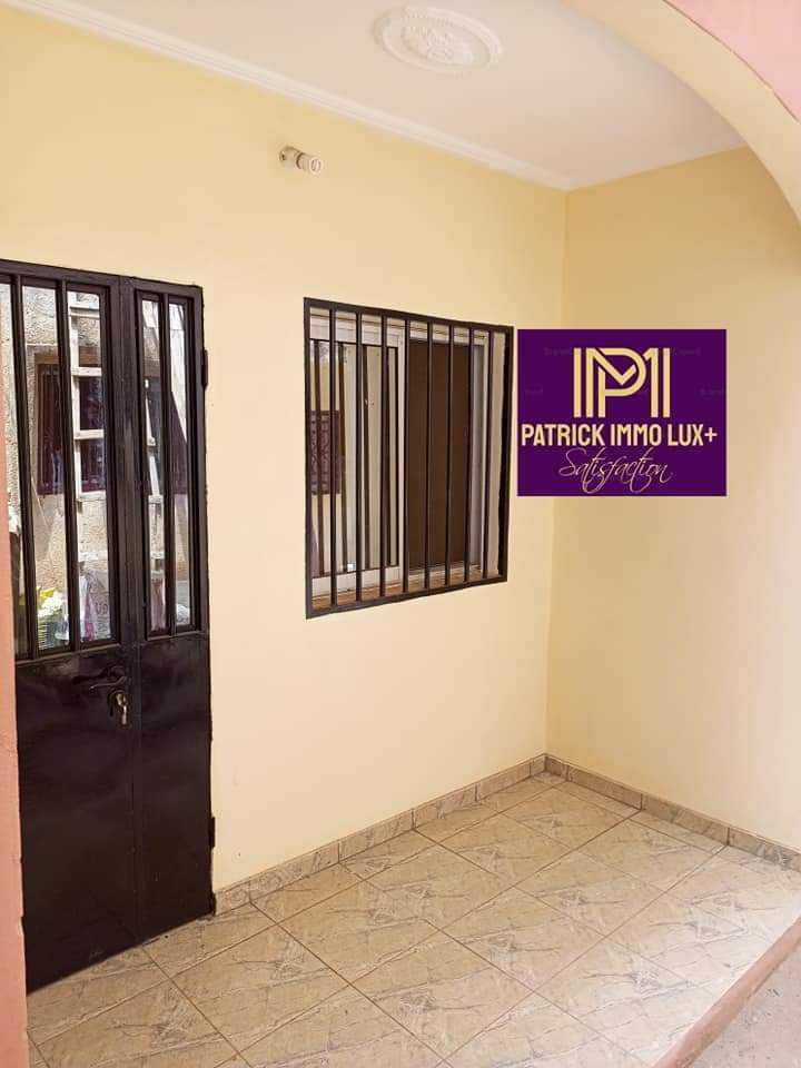  Studio Moderne à louer à Ngousso