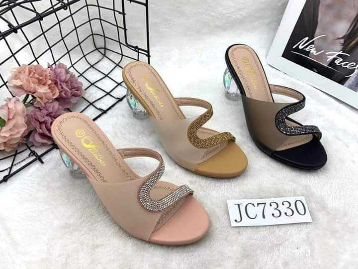  Chaussures, mule a talon et babouches