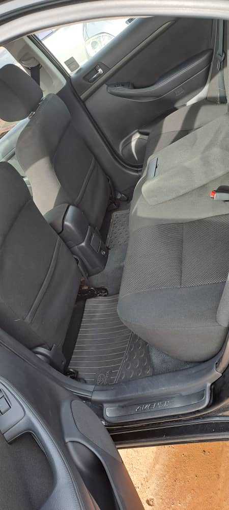 Avensis 2005