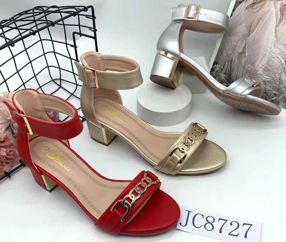  Des chaussures mixtes 