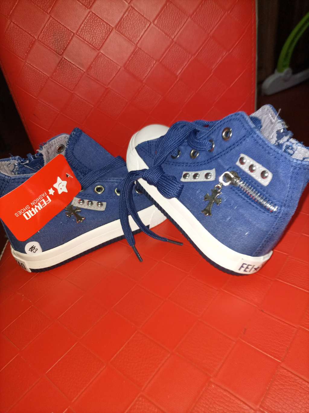  Les chaussures pour enfants et adultes