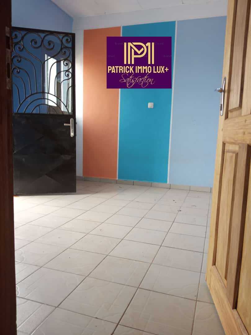  Studio Moderne à louer à Ngousso