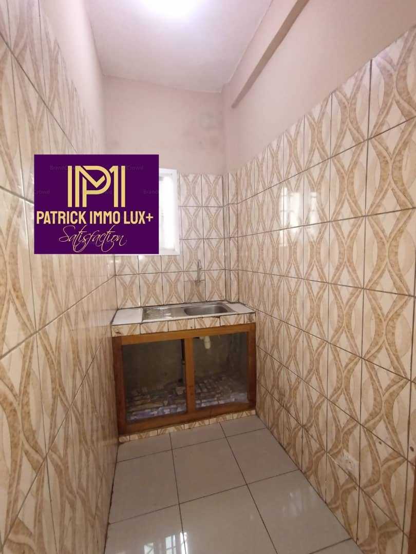  Studio Moderne à louer à Éleveur