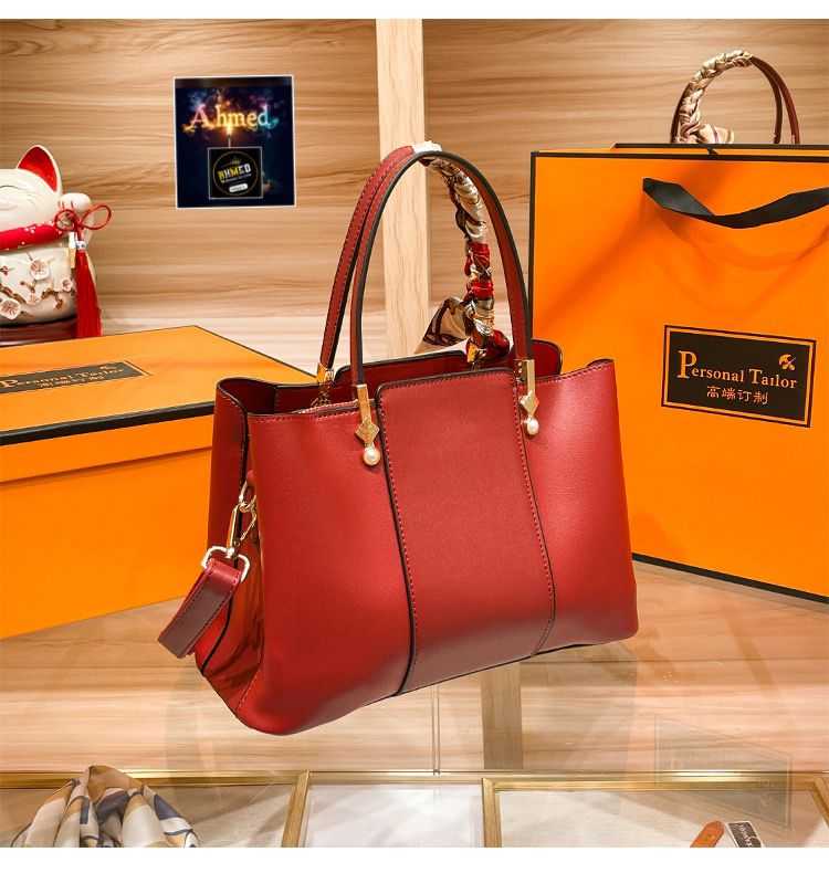  Des sacs, des shaussures, des ustensiles de cuisine, des vêtements 