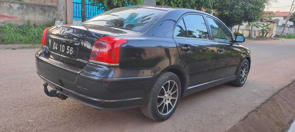  Avensis 2005