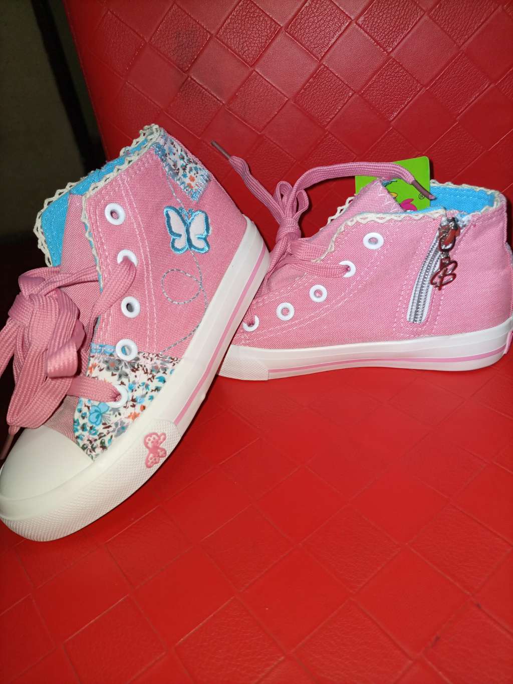  Les chaussures pour enfants et adultes